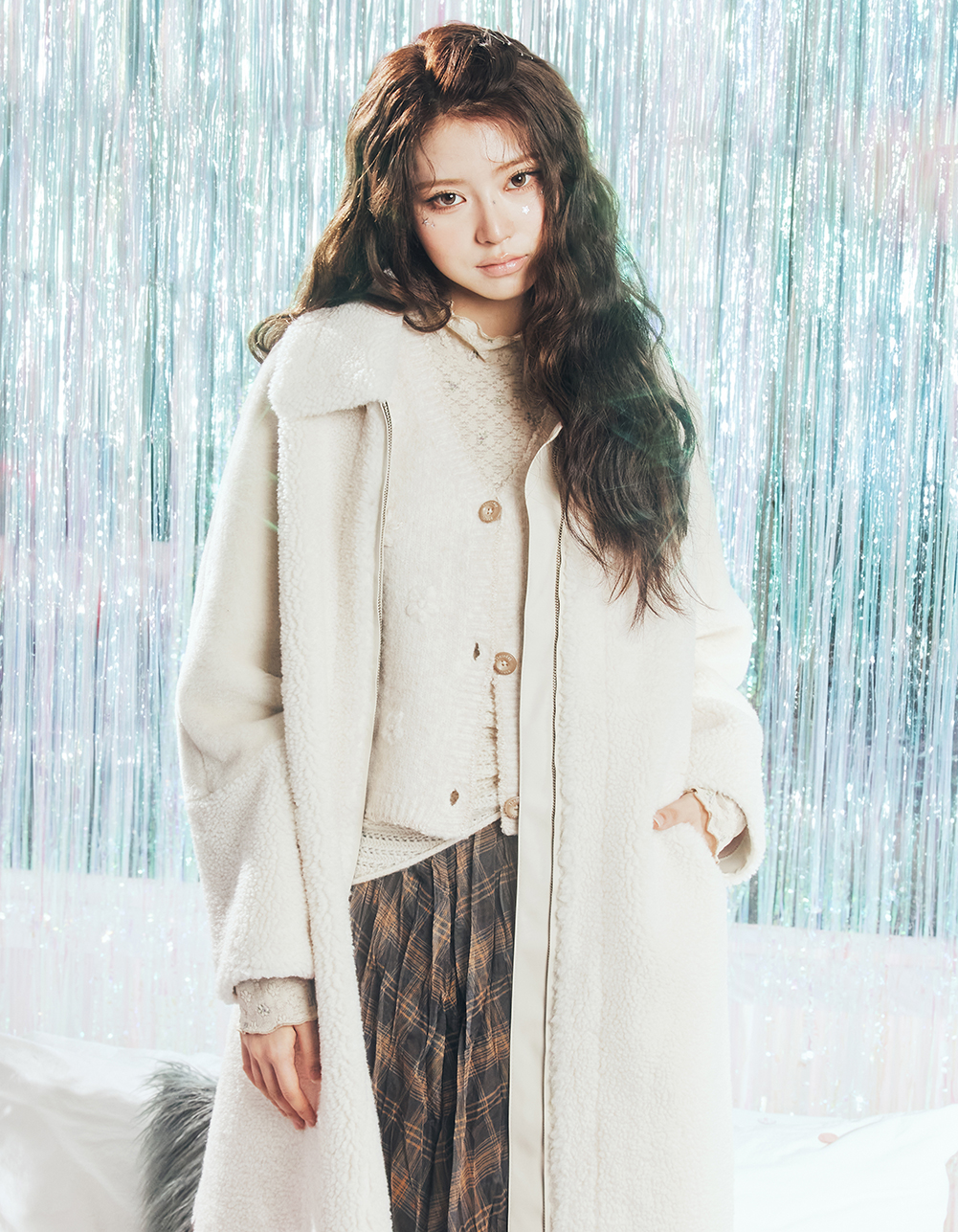 배색 인터록 플러워 패턴 티셔츠