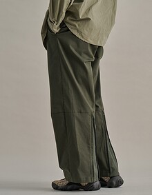 ZIPPER HIDDEN PANTS KHAKI