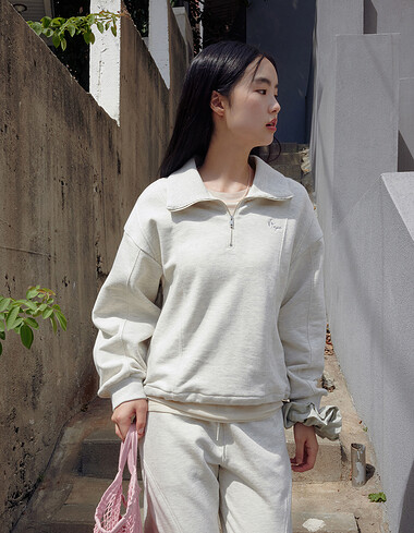 하이넥 스웻셔츠