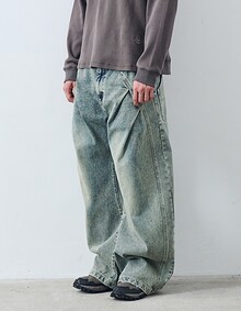 CURVED DIAGONAL TUCK DENIM (WASHED BLUE)