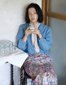 자수 데님 블라우스