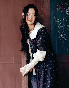 [KiiiKiii 착용] 빅카라 레이스자수 블라우스