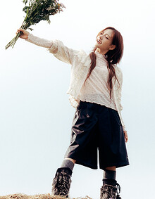 [KiiiKiii 착용] 포인트 자수 레더 팬츠