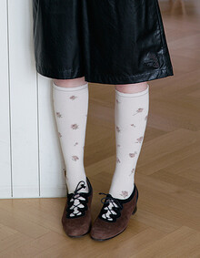 [KiiiKiii 착용] 모던 로즈 니삭스