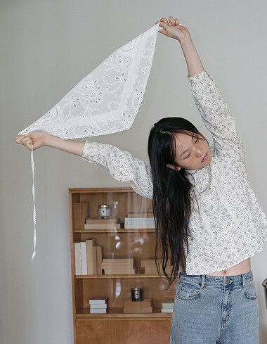 코튼 아일렛 스카프