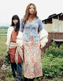 [KiiiKiii 착용] 패턴 세미H 라인 스커트