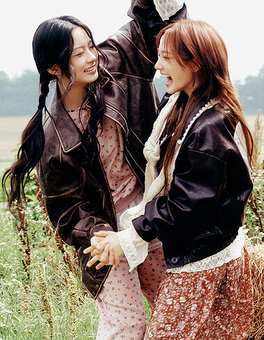 [KiiiKiii 착용] 미니 플라워 스웻셔츠