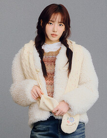 [KiiiKiii 착용] 플라워 자수 보넷 머플러