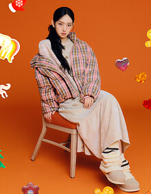 [KiiiKiii 착용] A라인 스웨이드 스커트