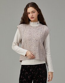 뒤 트임 케이블 니트 베스트