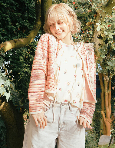 [KiiiKiii 착용] 스트라이프 타이 블라우스