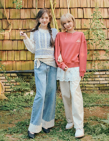 [KiiiKiii 착용] 레이스 배색 세미 와이드 데님 팬츠