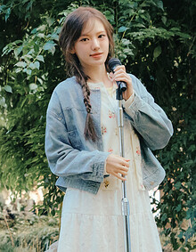 [KiiiKiii 착용] 플라워 자카드 데님자켓