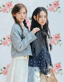 [KiiiKiii 착용] 플라워 패턴 믹스 후드점퍼