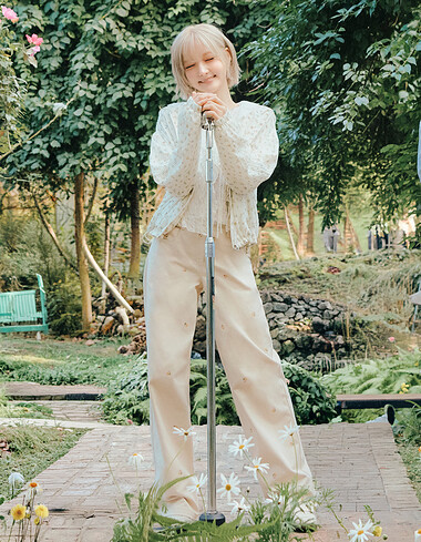 [KiiiKiii 착용] 플라워 모티브 자수바지