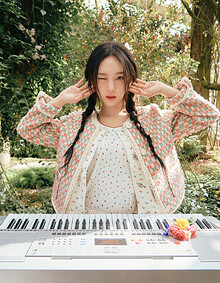 [KiiiKiii 착용] 키치 프린트 슬리브리스