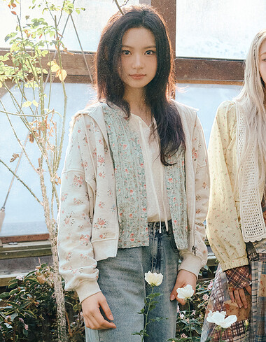 [KiiiKiii 착용] 플라워 후드 집업