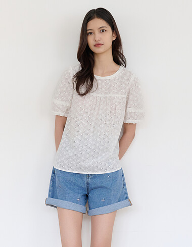 플라워 펀칭 자수 블라우스
