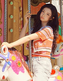 [KiiiKiii 착용] 플라워 자카드 가디건