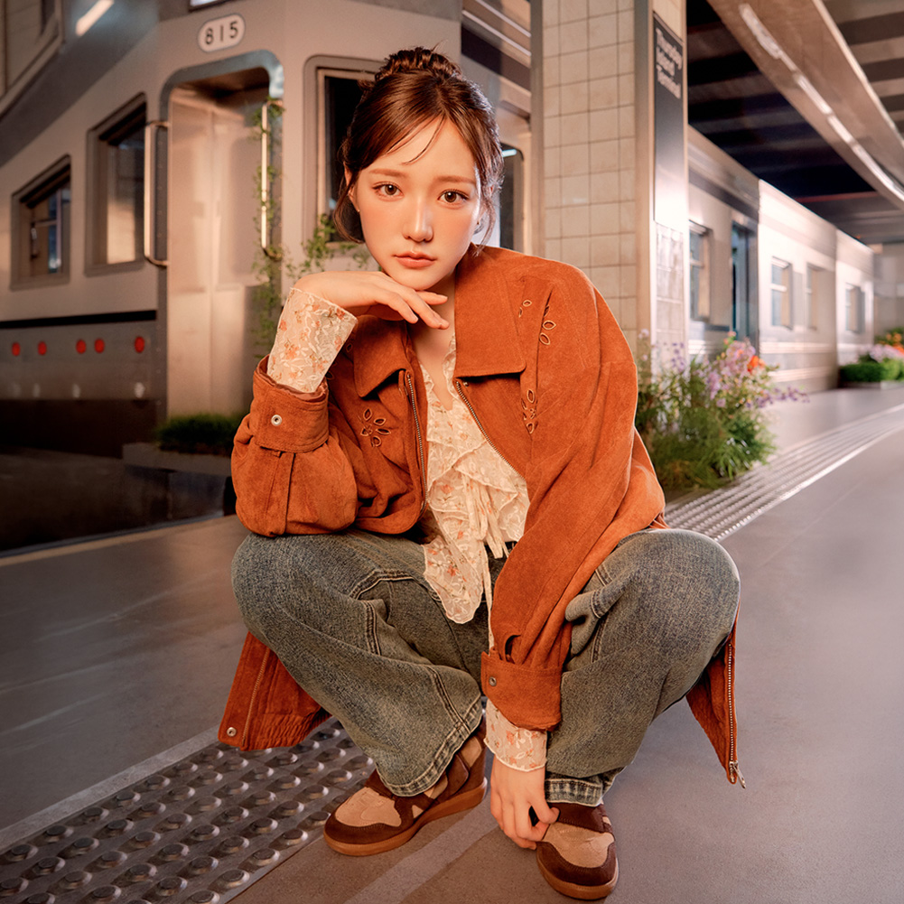 [KiiiKiii 착용] 플라워 시스루 러플 블라우스