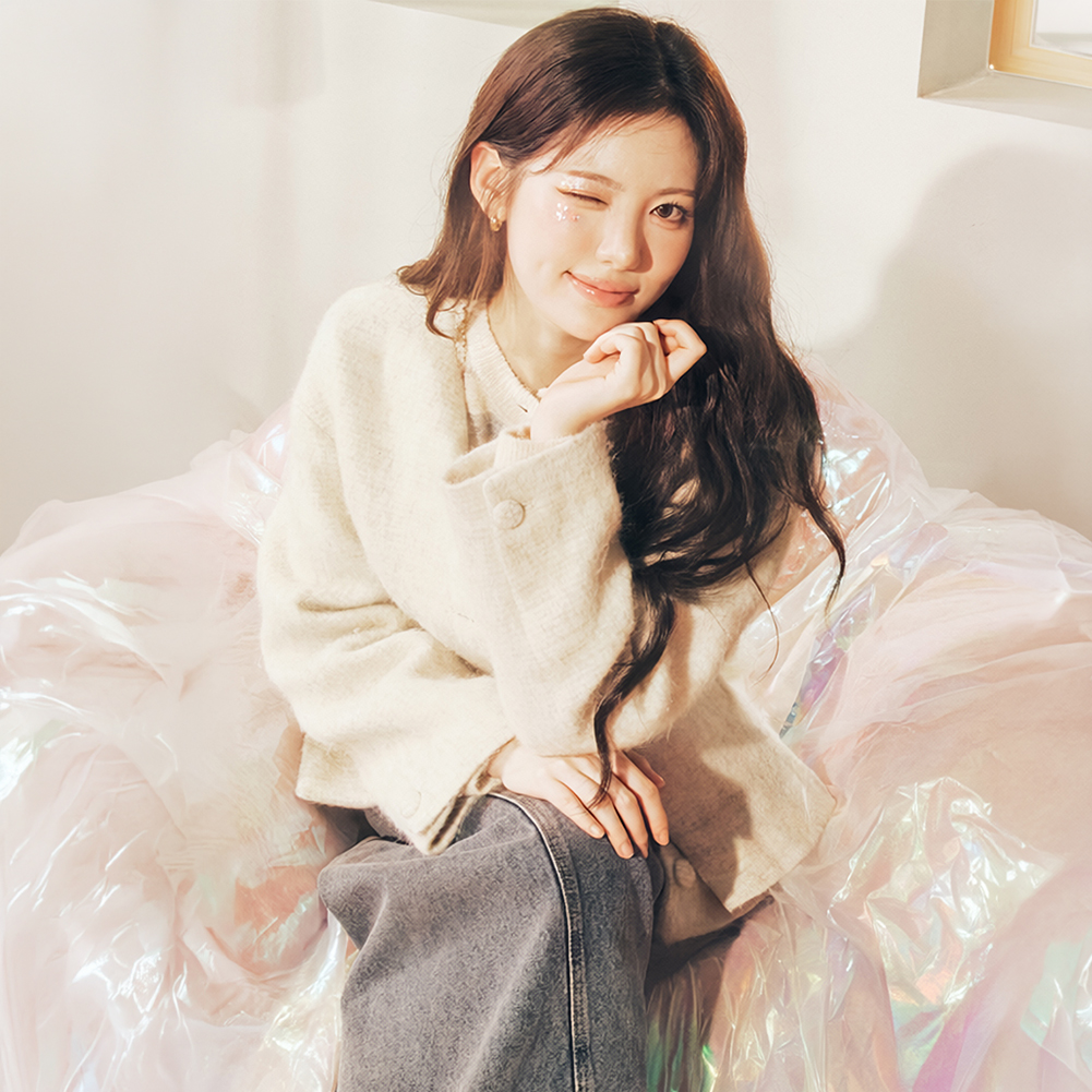 [KiiiKiii 착용] 스팽글 샤기 라운드넥 자켓