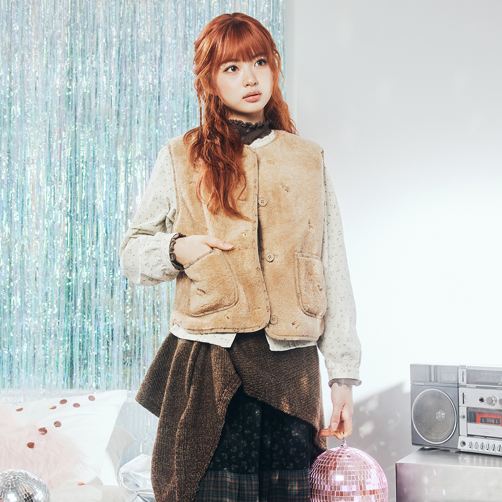 [KiiiKiii 착용] 플라워 자수 베스트